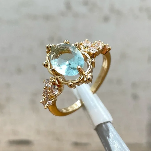 Beautiful Dainty Vintage Look Oval Cut Blue Aquamarine Diamond CZ Gold Tone Ring - Picture 3 of 6